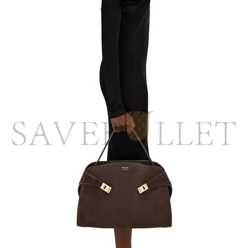 FERRAGAMO HUG SOFT SHOULDER BAG 219939 (40*28*12cm) FERRAGAMO HUG SOFT SHOULDER BAG 219939 (40*28*12cm)